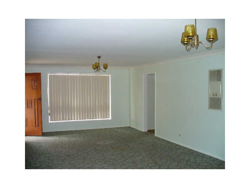 35 Macassar, Cowra NSW 2794