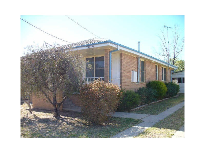 15 Hood Street, Cowra NSW 2794