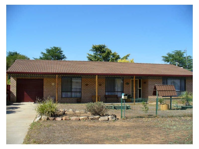 15 Bourke Street, Cowra NSW 2794
