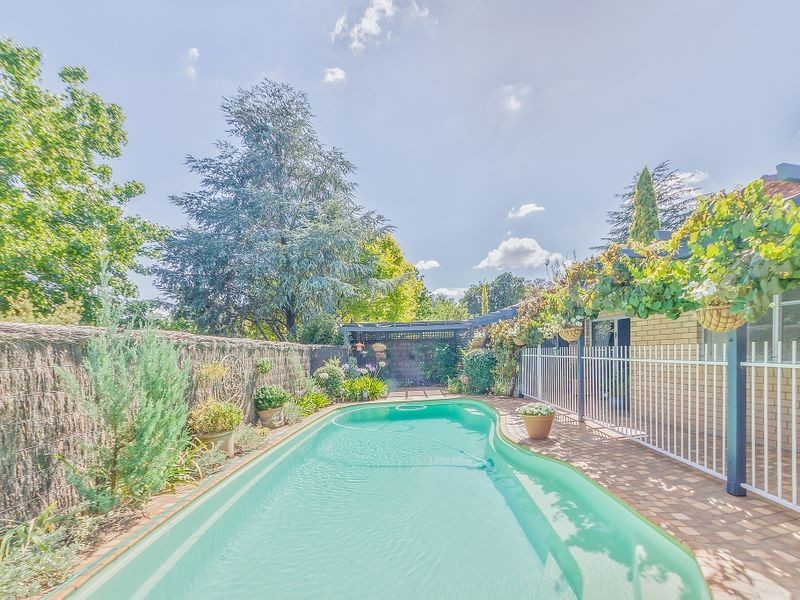 12 Yarrawonga Crescent, Cowra NSW 2794