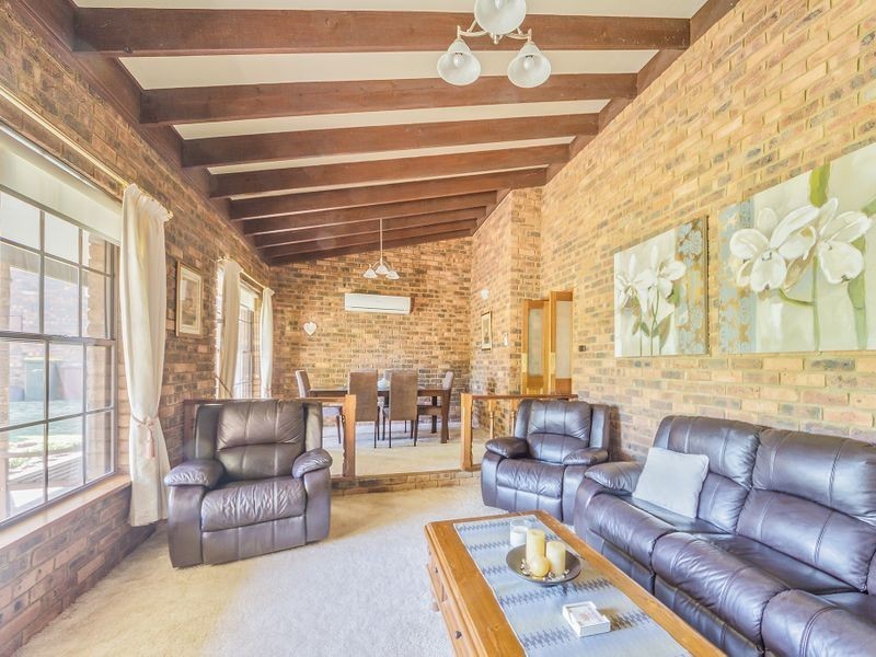 14 Taronga Drive, Cowra NSW 2794