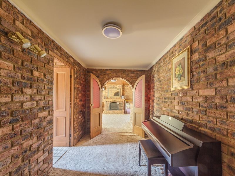 14 Taronga Drive, Cowra NSW 2794