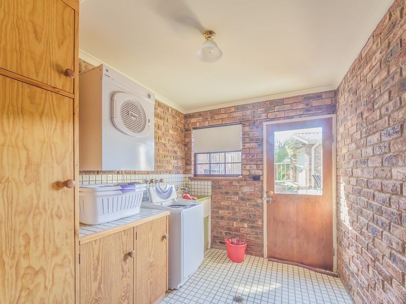 14 Taronga Drive, Cowra NSW 2794