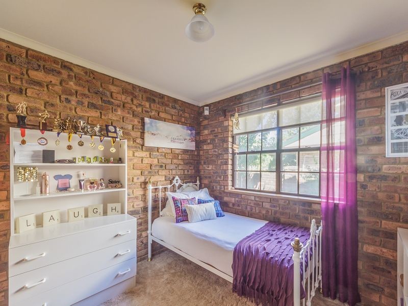 14 Taronga Drive, Cowra NSW 2794