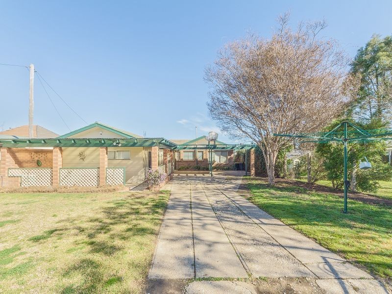 4 Neila Lane, Cowra NSW 2794