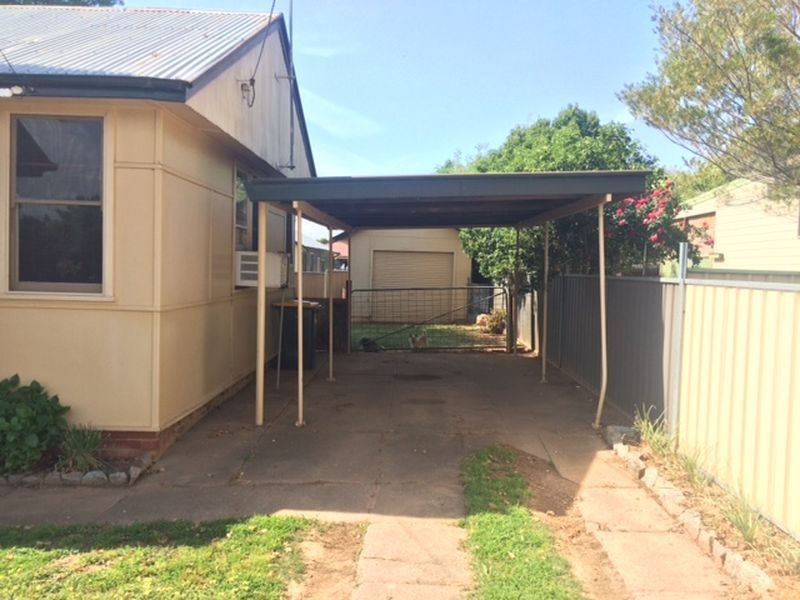 2 Sheahan Street, Cowra NSW 2794
