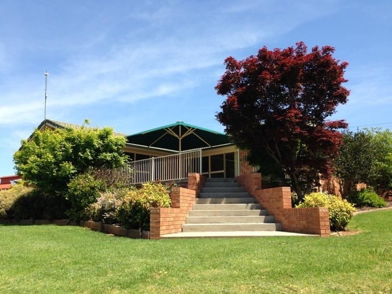 17 Dawson Drive, Cowra NSW 2794