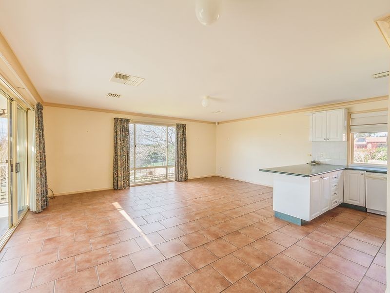17 Dawson Drive, Cowra NSW 2794