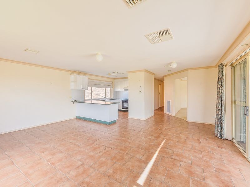 17 Dawson Drive, Cowra NSW 2794