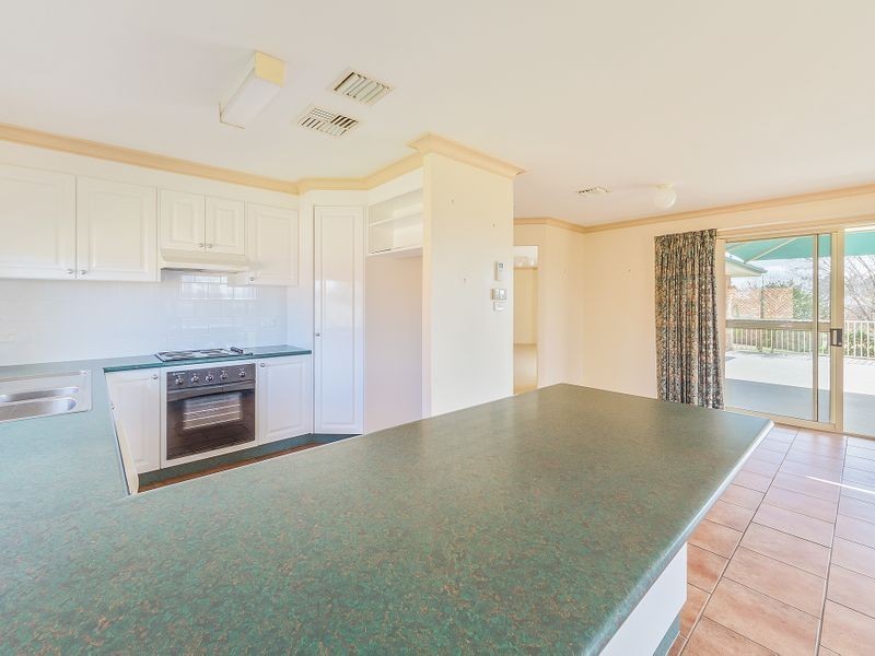 17 Dawson Drive, Cowra NSW 2794
