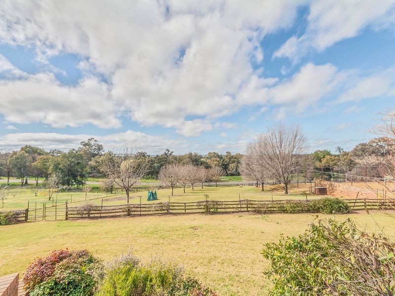 17 Dawson Drive, Cowra NSW 2794