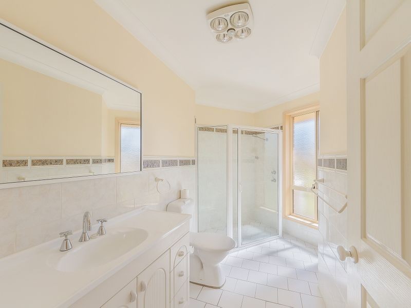 17 Dawson Drive, Cowra NSW 2794