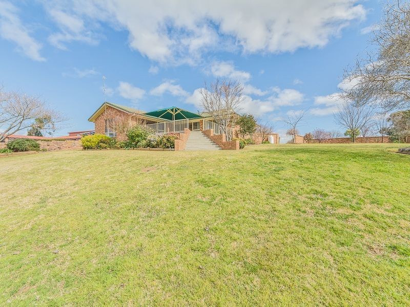 17 Dawson Drive, Cowra NSW 2794