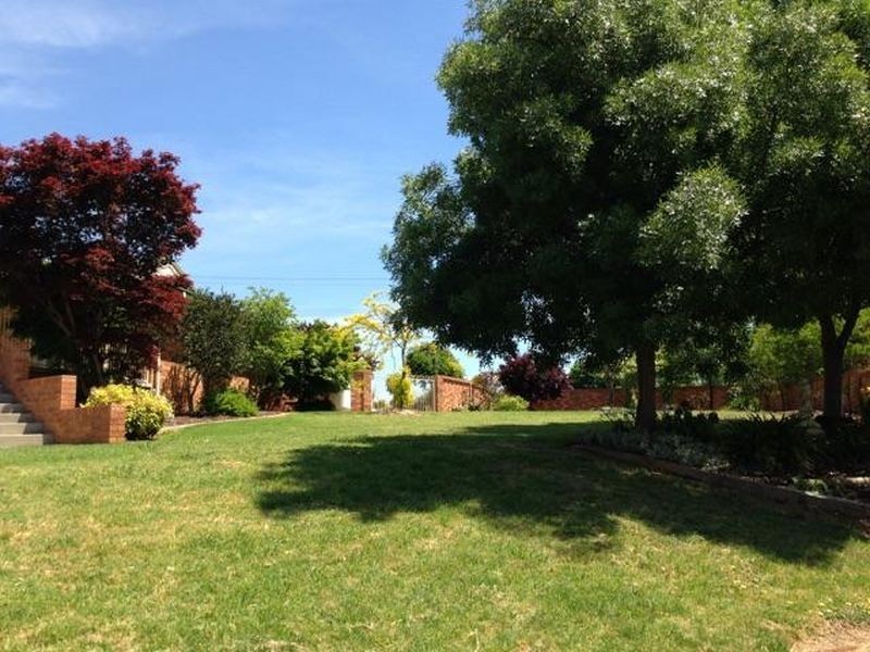 17 Dawson Drive, Cowra NSW 2794