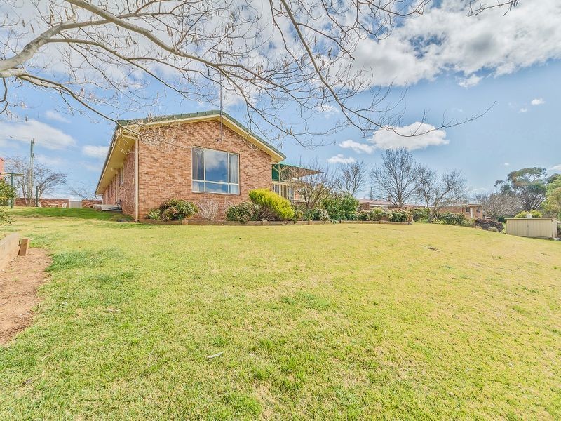 17 Dawson Drive, Cowra NSW 2794