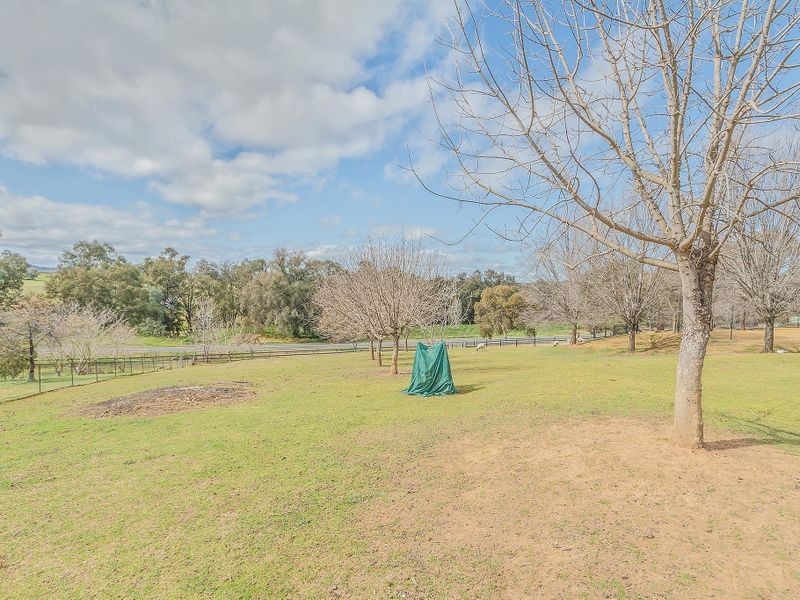 17 Dawson Drive, Cowra NSW 2794