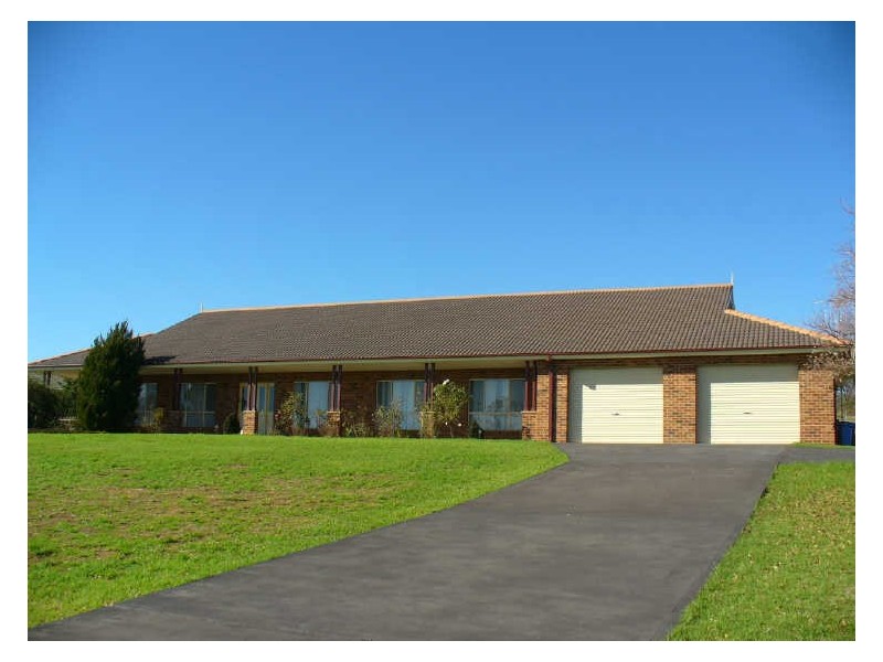 6 Gower Hardy Circuit, Cowra NSW 2794