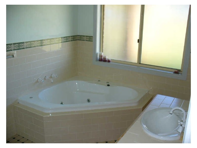 6 Gower Hardy Circuit, Cowra NSW 2794