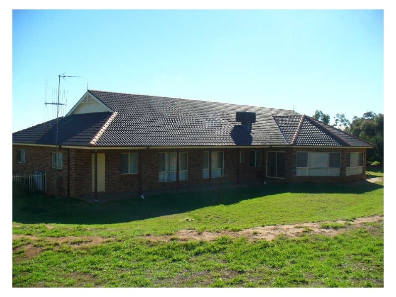 6 Gower Hardy Circuit, Cowra NSW 2794