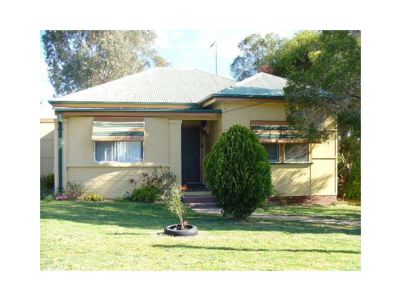 31 Courallie Street, Cowra NSW 2794