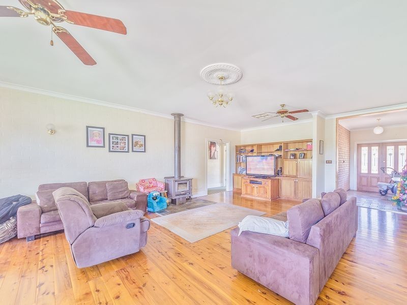 49 Valley View Road, Cowra NSW 2794