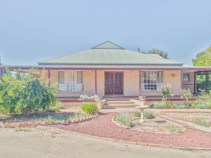 49 Valley View Road, Cowra NSW 2794