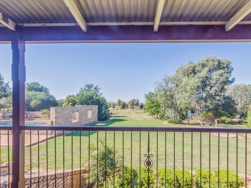 49 Valley View Road, Cowra NSW 2794