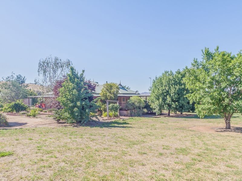 49 Valley View Road, Cowra NSW 2794