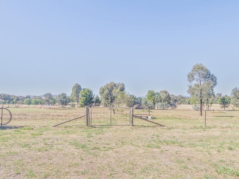 49 Valley View Road, Cowra NSW 2794