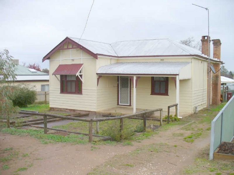 42 Watt Street, Cowra NSW 2794