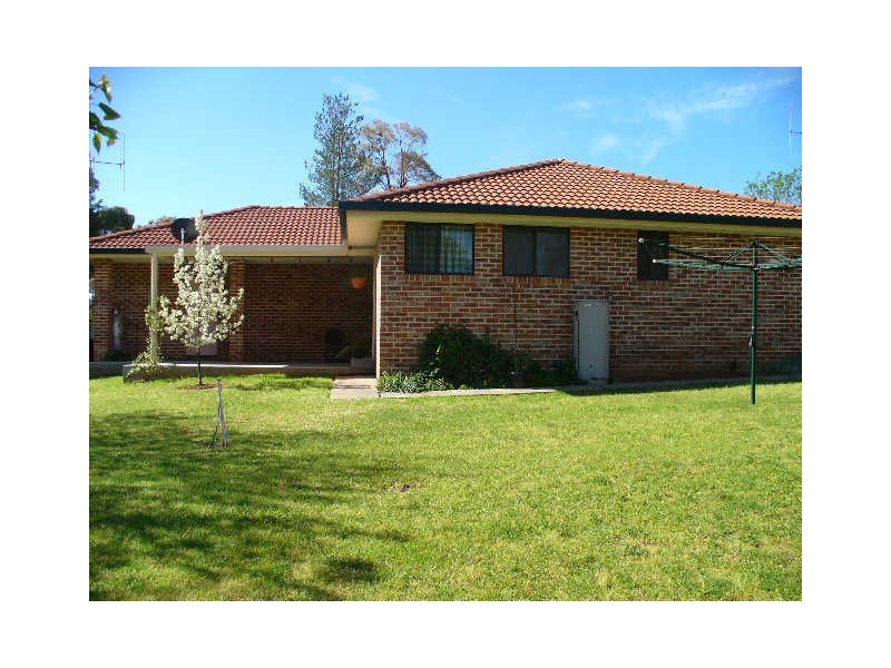 17 Amaroo Avenue, Cowra NSW 2794