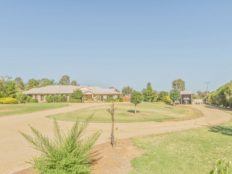 42 Gower Hardy Circuit, Cowra NSW 2794