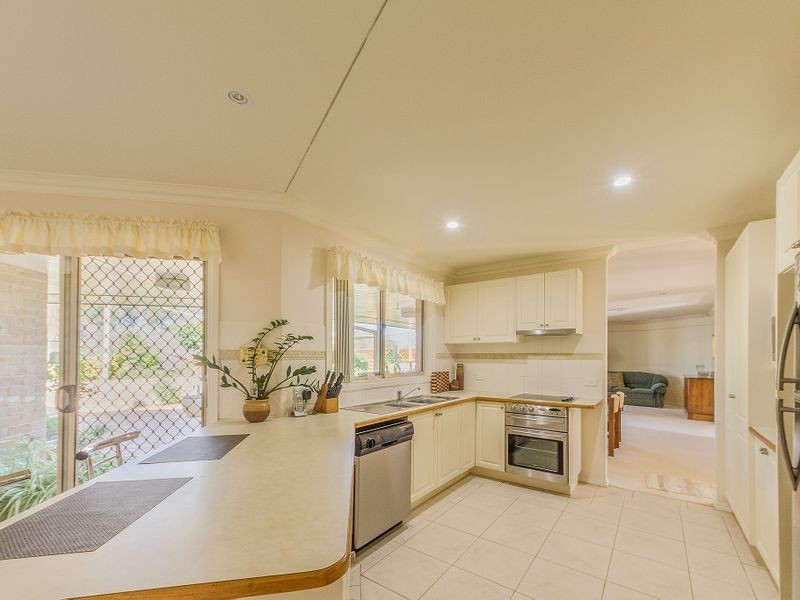 42 Gower Hardy Circuit, Cowra NSW 2794