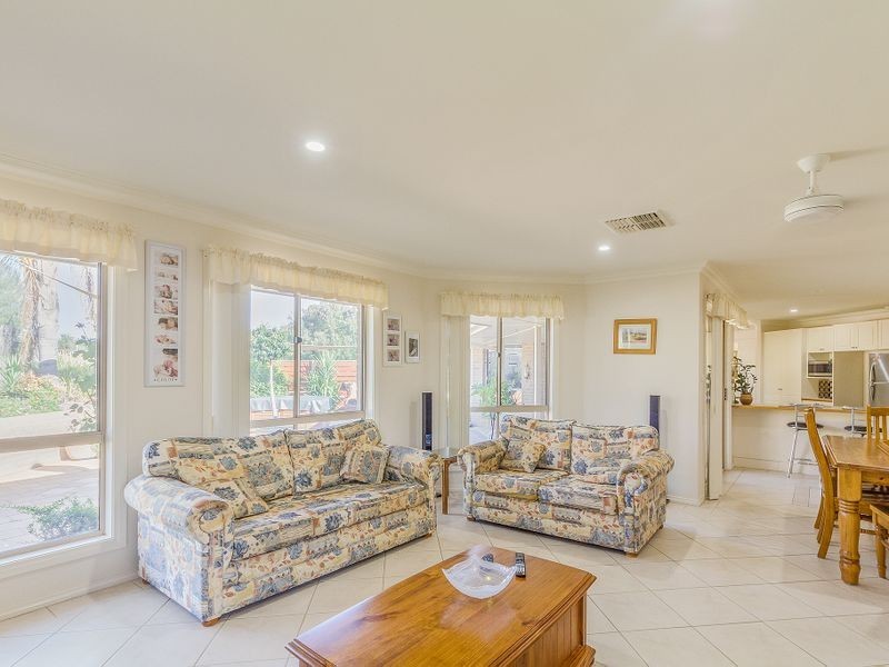42 Gower Hardy Circuit, Cowra NSW 2794