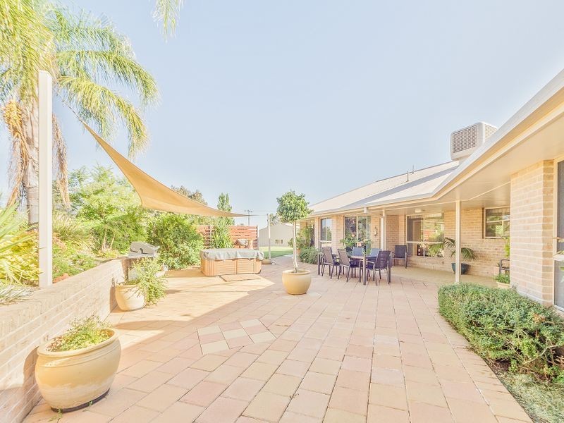 42 Gower Hardy Circuit, Cowra NSW 2794