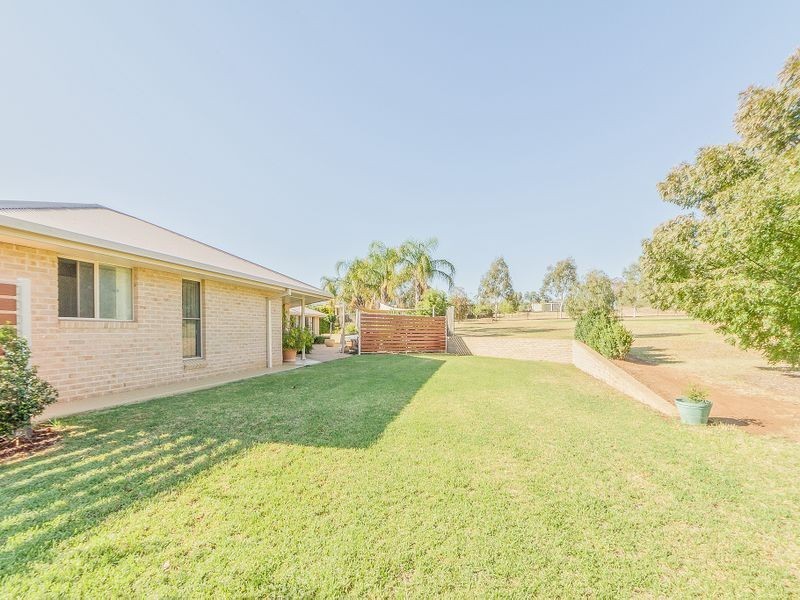 42 Gower Hardy Circuit, Cowra NSW 2794
