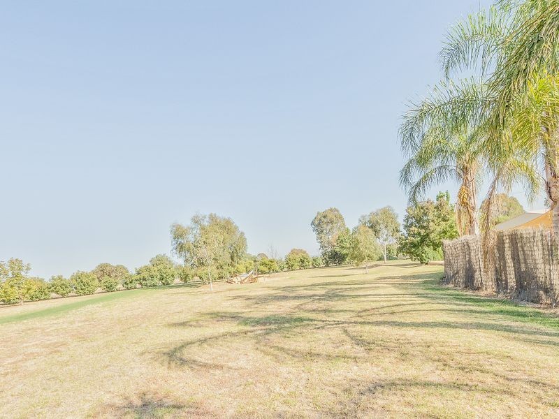 42 Gower Hardy Circuit, Cowra NSW 2794