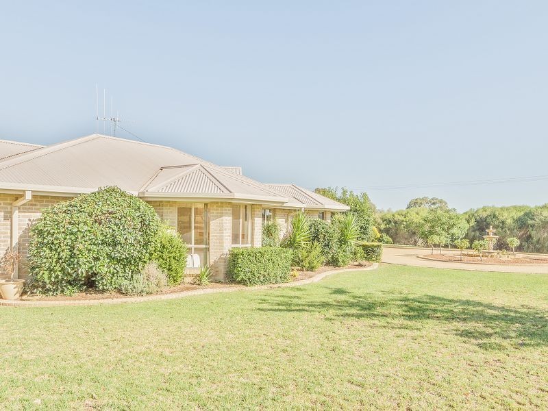 42 Gower Hardy Circuit, Cowra NSW 2794