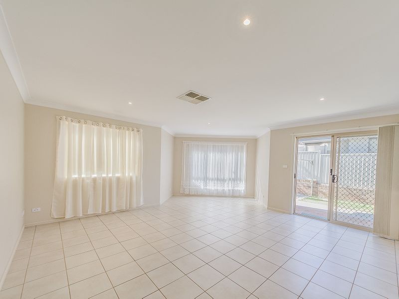 25 Acacia Circle, Cowra NSW 2794