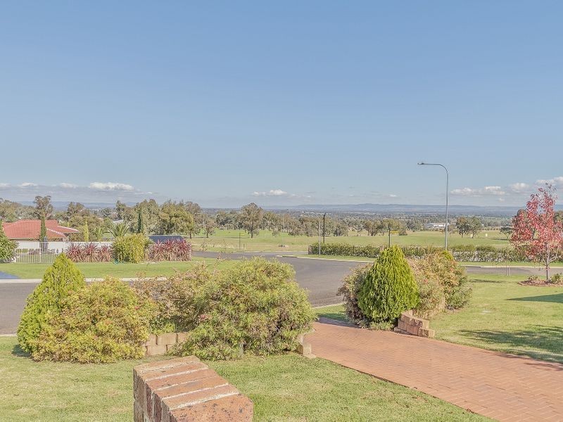 25 Acacia Circle, Cowra NSW 2794