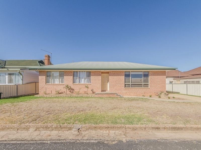 1 Parkes Street, Cowra NSW 2794
