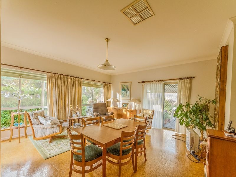 21 Carleton Street, Cowra NSW 2794