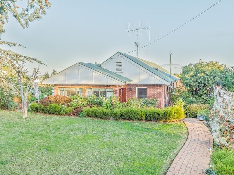 21 Carleton Street, Cowra NSW 2794