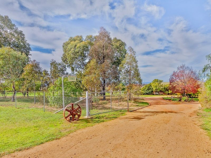 54 Tallarook Road, Cowra NSW 2794