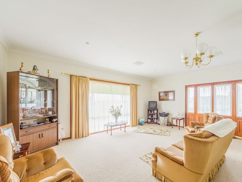 54 Tallarook Road, Cowra NSW 2794