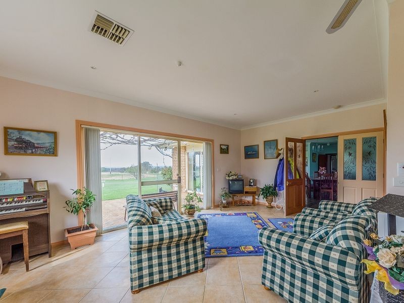 54 Tallarook Road, Cowra NSW 2794