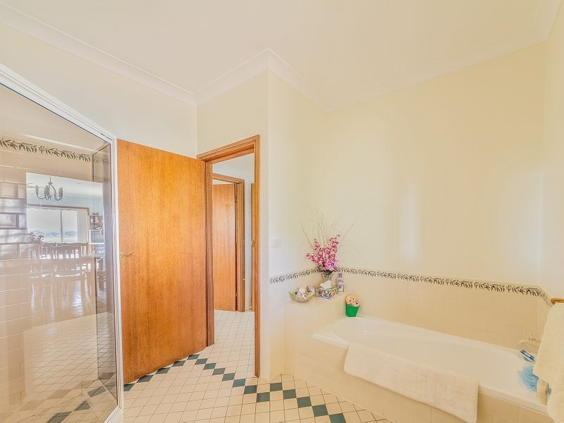 54 Tallarook Road, Cowra NSW 2794