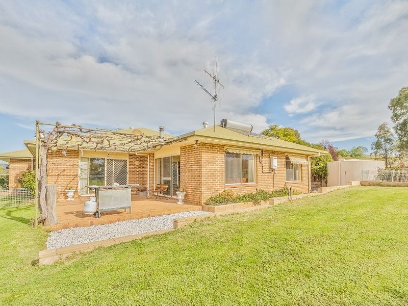 54 Tallarook Road, Cowra NSW 2794