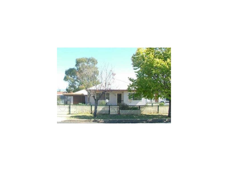 14 Kibbler Street, Cowra NSW 2794