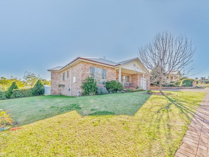 27 Acacia Circle, Cowra NSW 2794